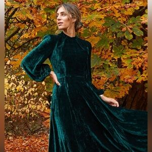 Beulah London Dark Emerald Teddy Jacket. Stunning velvet dress. Size US 4
